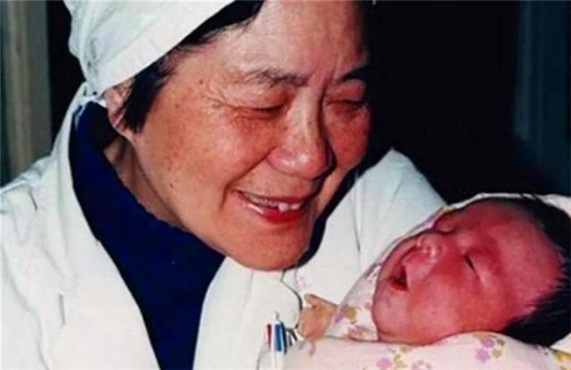 卵巢功能差能代生子中心婴儿吗（单侧卵巢能代怀产子婴儿吗）